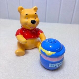 Disney Porcelain  Winnie the Pooh‎ & Hunny Honey Pot Salt & Pepper Shakers